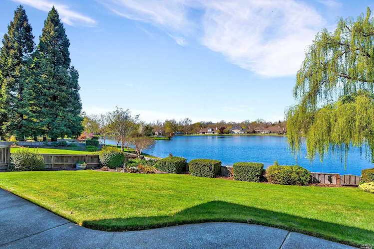 9388 Lakewood Drive Windsor, CA 95492