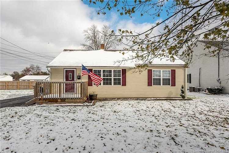69 Park Dr Scottsburg, IN 47170
