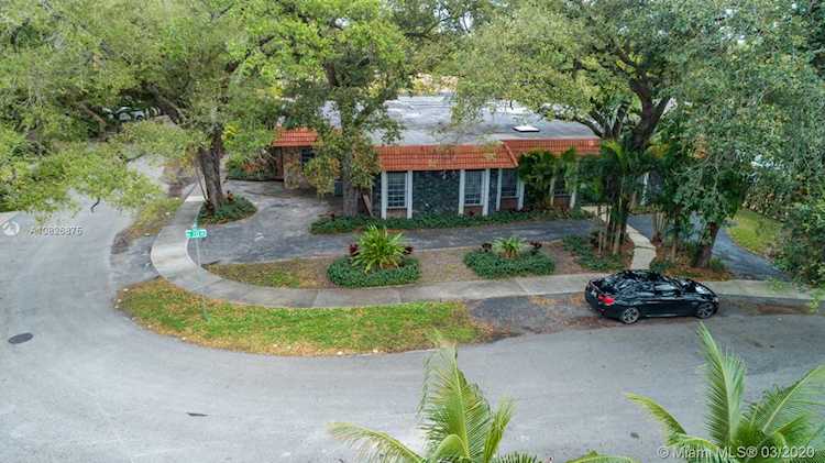 20351 NE 20th Pl Miami, FL 33179