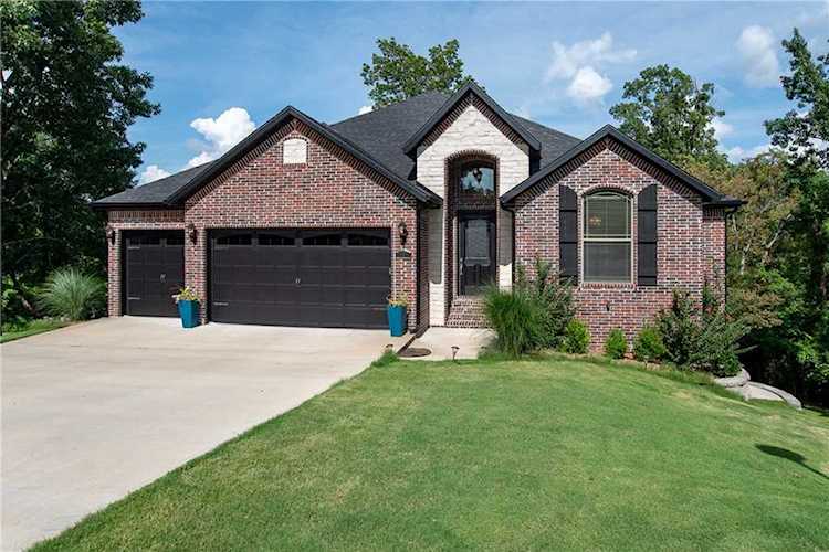 9 NE Spinnaker Ridge Ln Bentonville, AR 72712