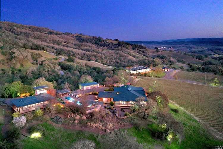 2045 Woodhawk Lane Cloverdale, CA 95425