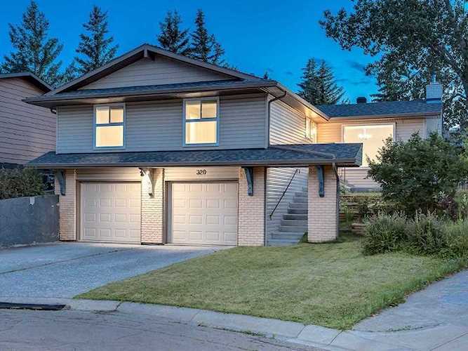320 Canniff Place SW Calgary, AB T2W 2L9