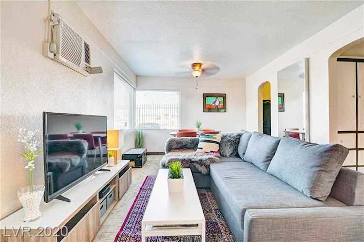 210 N 10th St #4 Las Vegas, NV 89101