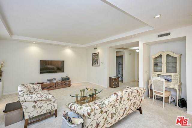 631 Wilcox Avenue #2F Los Angeles, CA 90004