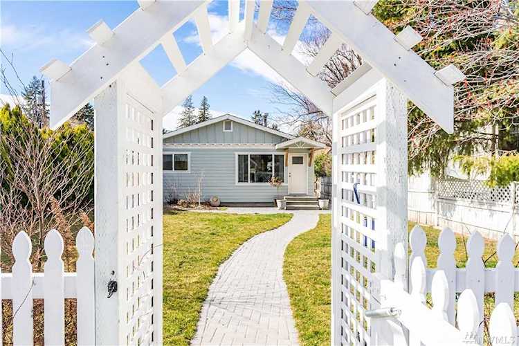324 S 1st St Chelan, WA 98816