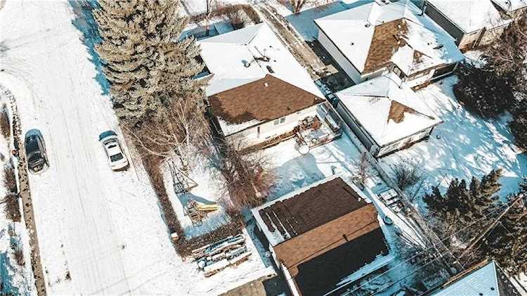 2616 4 Street NE Calgary, AB T2E 3V3