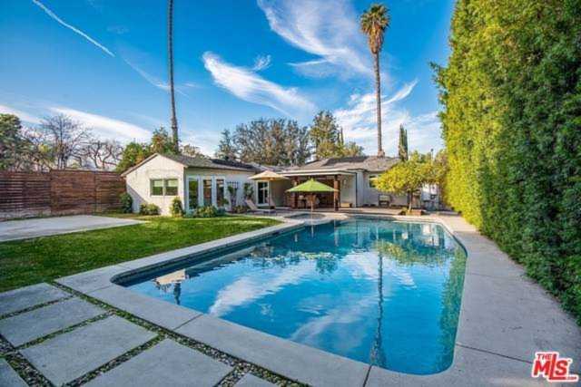 11724 Otsego Street Valley Village, CA 91607