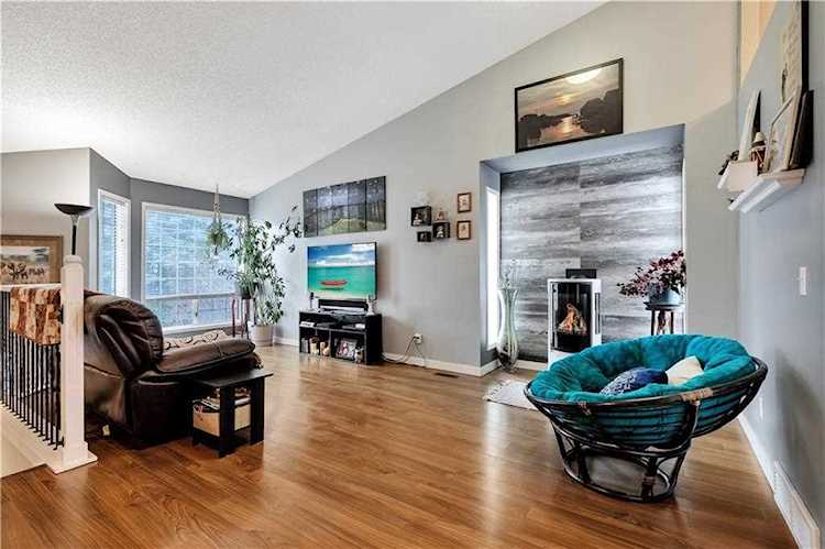 5 Citadel Garden(s) NW Calgary, AB T3G 3X4