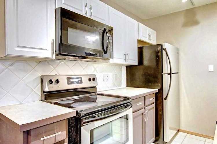 617 56 Avenue SW #406 Calgary, AB T2V 0G9