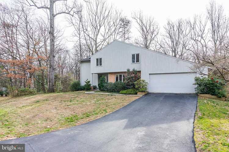11713 Sumacs St Oakton, VA 22124