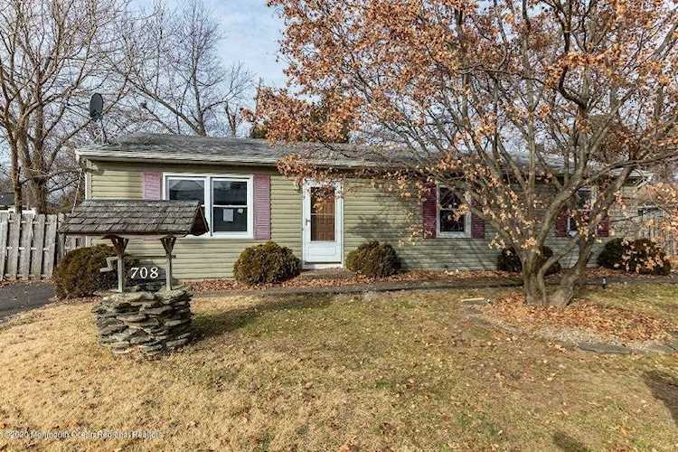 708 Tiller Ave Beachwood, NJ 08722