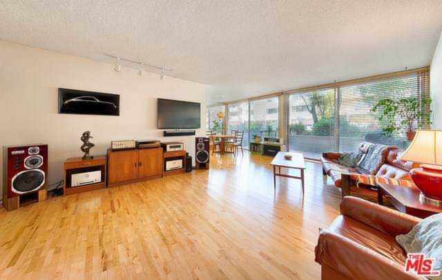 11910 Mayfield Avenue #106 Los Angeles, CA 90049