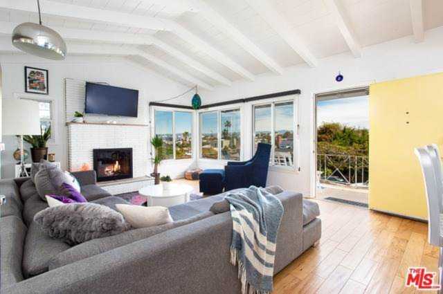 7319 Earldom Avenue Playa Del Rey, CA 90293