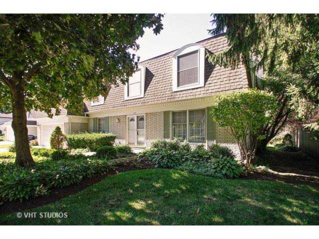 1019 Dawes St Libertyville, IL 60048