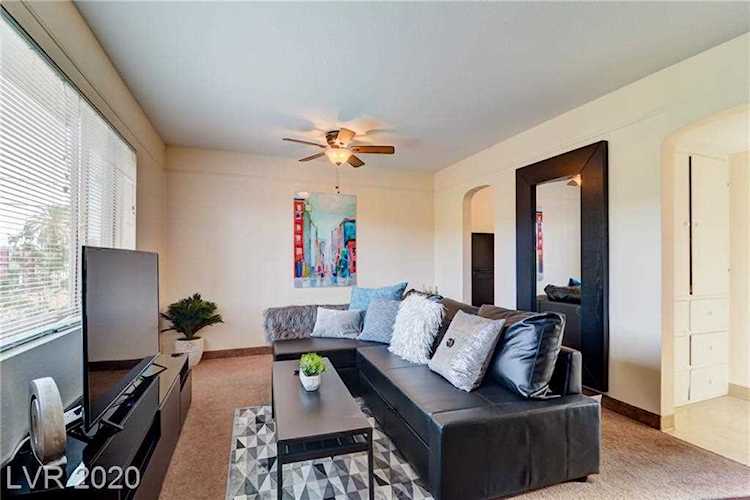 210 N 10th St #2 Las Vegas, NV 89101