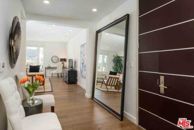 441 S Barrington Avenue #401 Los Angeles, CA 90049