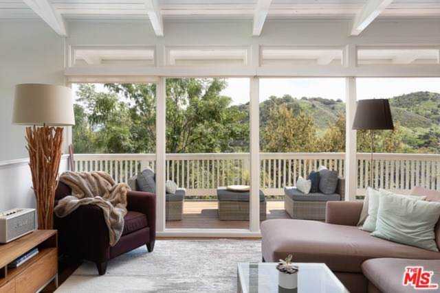 15075 Rayneta Drive Sherman Oaks, CA 91403