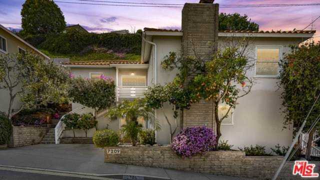 7209 Earldom Avenue Playa Del Rey, CA 90293