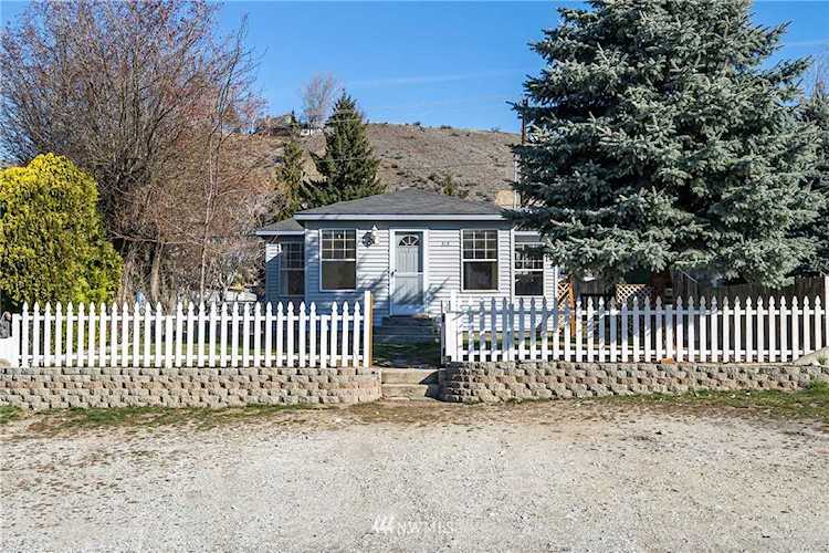 313 E Nixon Ave Chelan, WA 98816