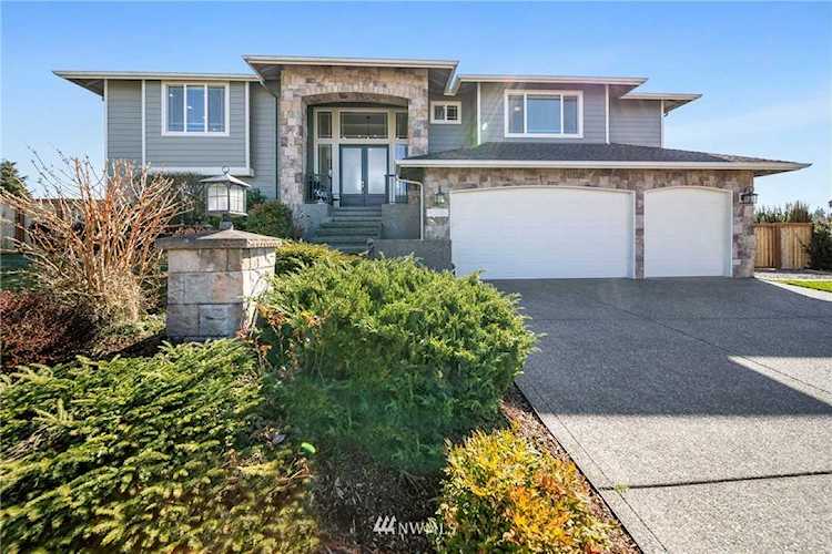 21808 31st St E Lake Tapps, WA 98391