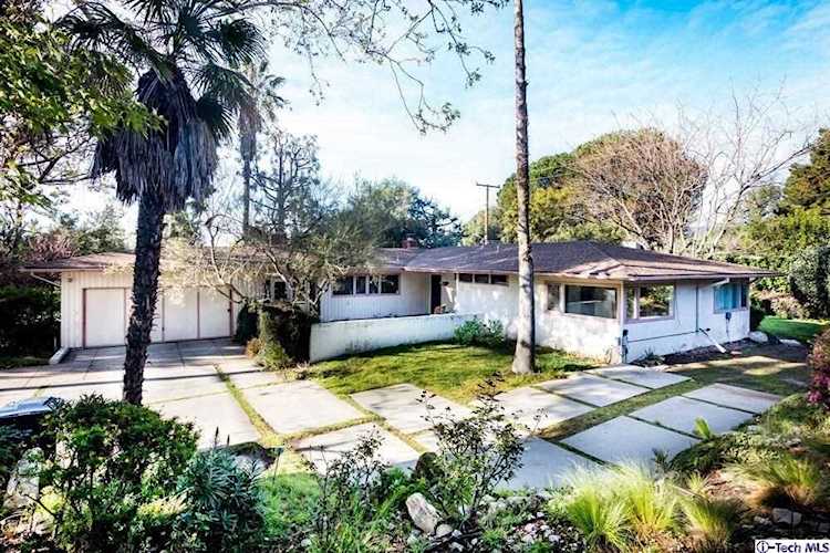 5013 Castle Road La Canada Flintridge, CA 91011