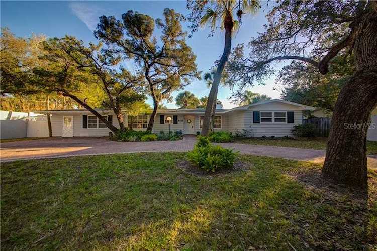 4413 Ocean Boulevard Sarasota, FL 34242