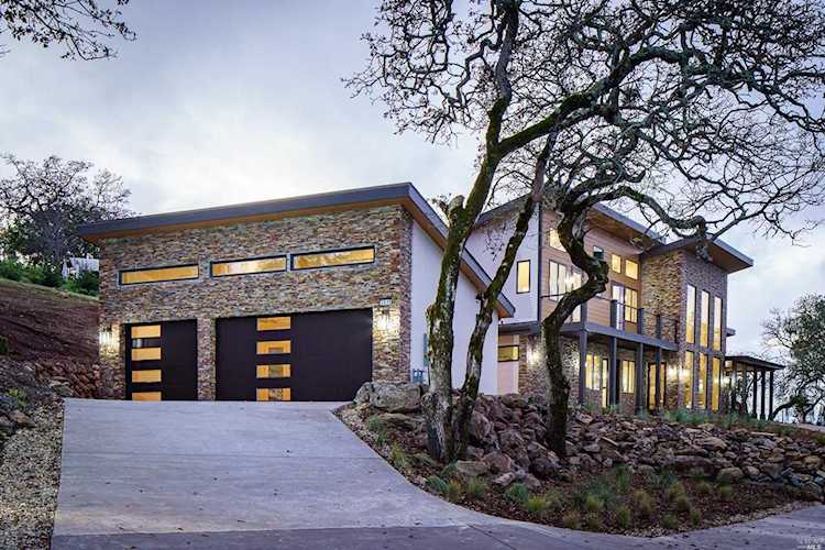 3935 Skyfarm Drive Santa Rosa, CA 95403