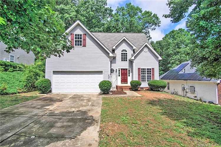 819 Knightsbridge Rd Fort Mill, SC 29708 | MLS 3519392 Photo 1