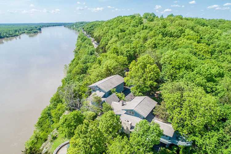 2463 S Roby Farm RD Rocheport, MO 65279