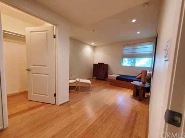 267 S San Pedro St Los Angeles, CA 90012