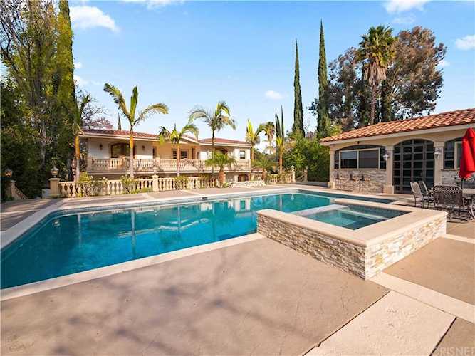 19068 Santa Rita Street Tarzana, CA 91356