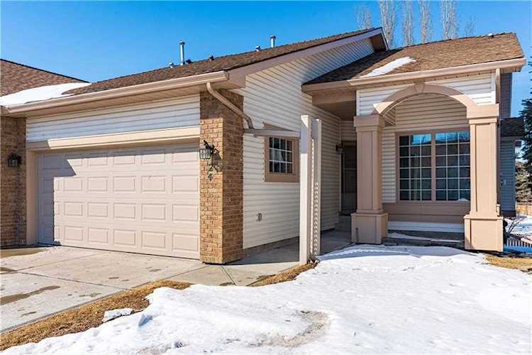24 Douglas Woods Park SE Calgary, AB T2Z 2K6