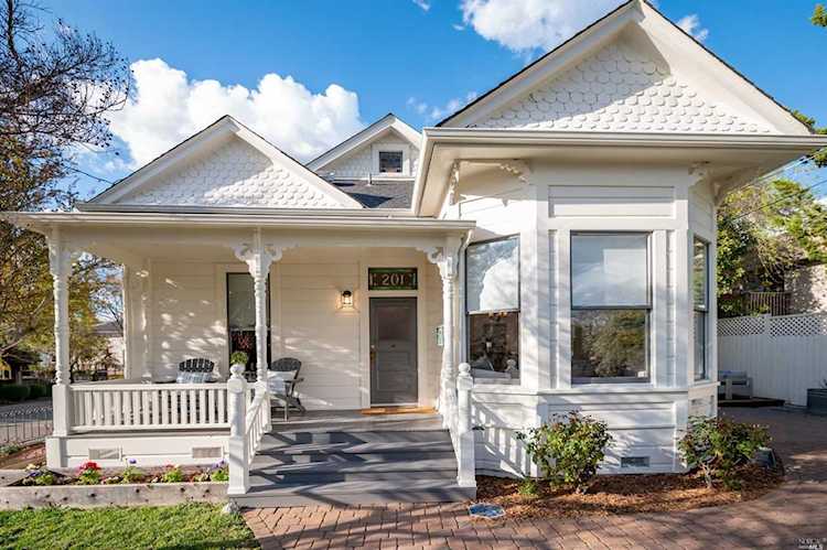 201 Piper Street Healdsburg, CA 95448