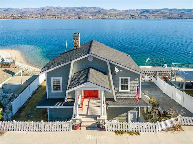 4160 S Lakeshore Rd Chelan, WA 98816