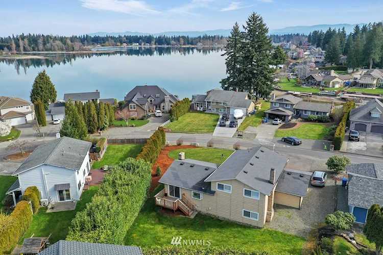 2718 204th Av Ct E Lake Tapps, WA 98391