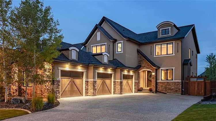 160 Fortress Bay SW Calgary, AB T3H 4C4