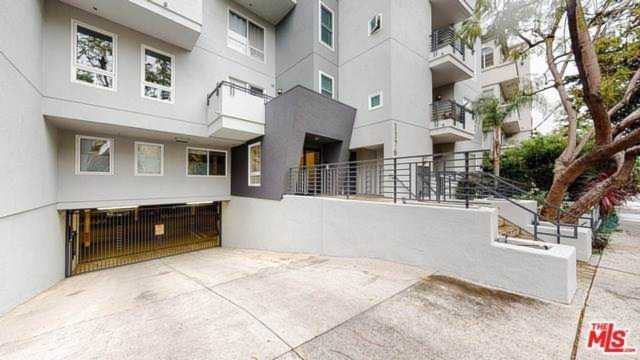 1176 Wellesley Avenue #203 Los Angeles, CA 90049