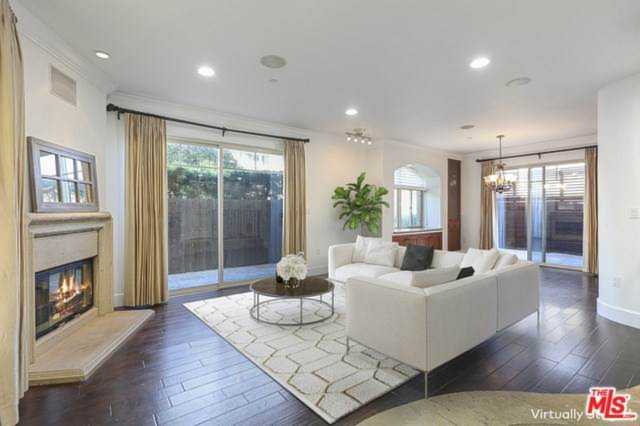 1048 3rd Street #101 Santa Monica, CA 90403