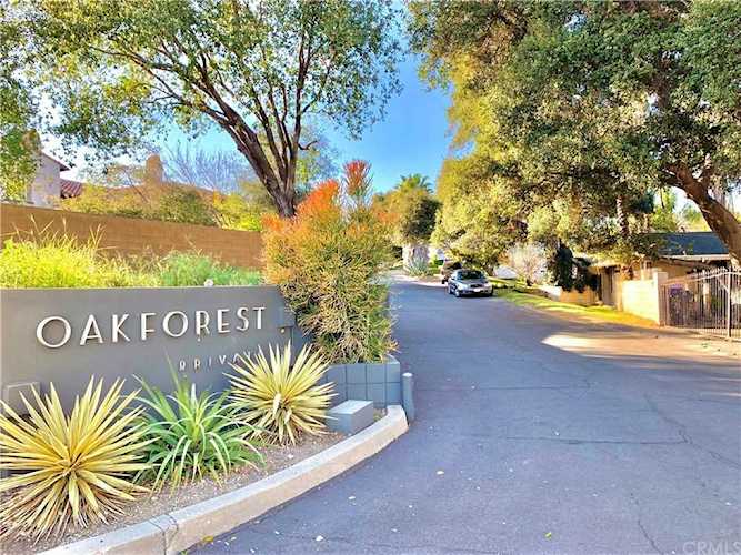 1020 S Oak Forest Ln Pasadena, CA 91107