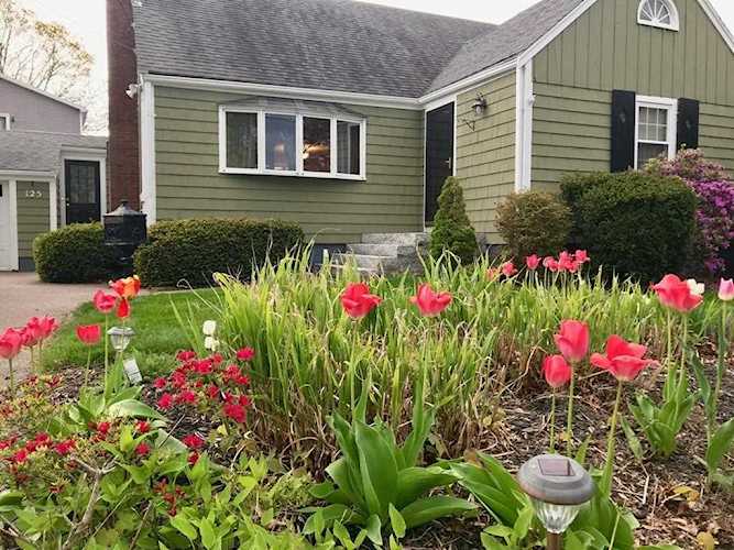 125 Bunker Hill Ln Quincy, MA 02169