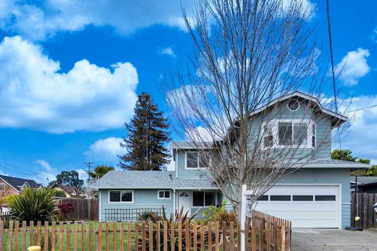 1421 Weaverly Drive Petaluma, CA 94954