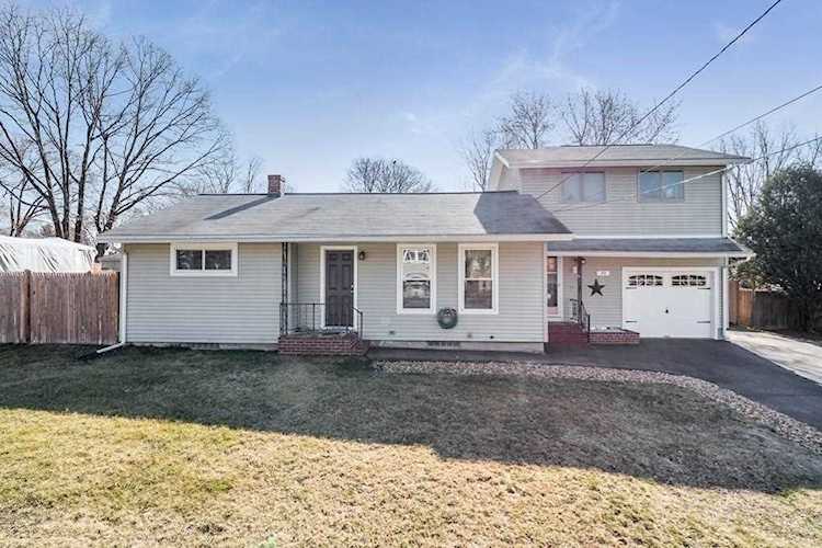 39 Leonard Ave Dracut, MA 01826