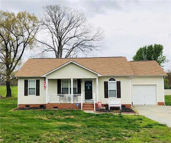 124 Triple Oaks Ln Statesville, NC 28625