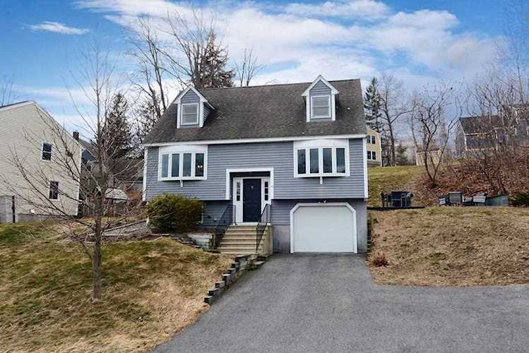 55 Arlington St Amesbury, MA 01913