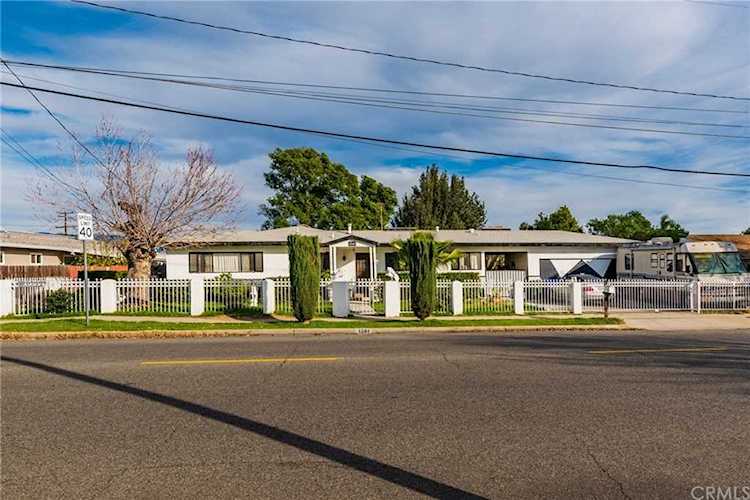 1261 N Sycamore Avenue Rialto, CA 92376