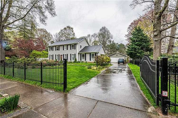 1212 Redcoat Dr Charlotte, NC 28211