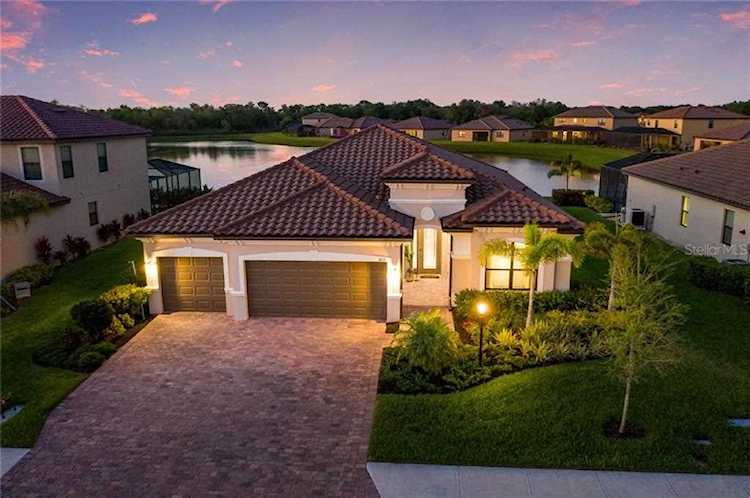 3810 Scrub Creek Run Lakewood Ranch, FL 34211