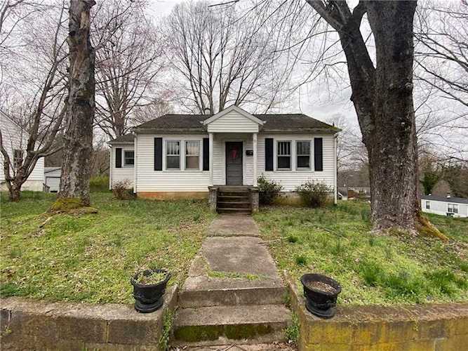 713 Prospect St Lenoir, NC 28645