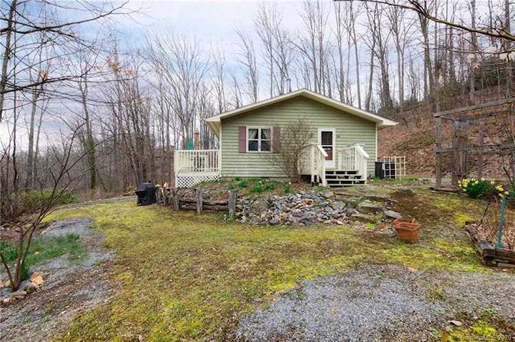 84 Bryant Rd Swannanoa, NC 28778