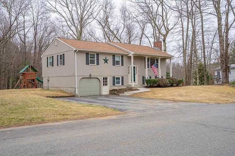 4 Birchwood Dr Leicester, MA 01524